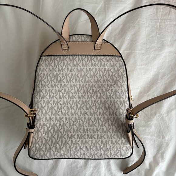 Michael Kors Jaycee Medium Backpack Vanilla Beige Coated Canvas Zip Bag - Picture 2 of 14